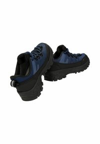 Le scarpe da trekking blu e nere presentano una parte superiore testurizzata, un colletto imbottito e una suola in gomma spessa con treads profondi per una maggiore aderenza.
