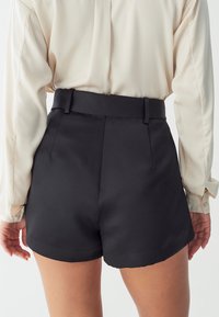 BWLDR NEVA SHORTS - Šorti - black