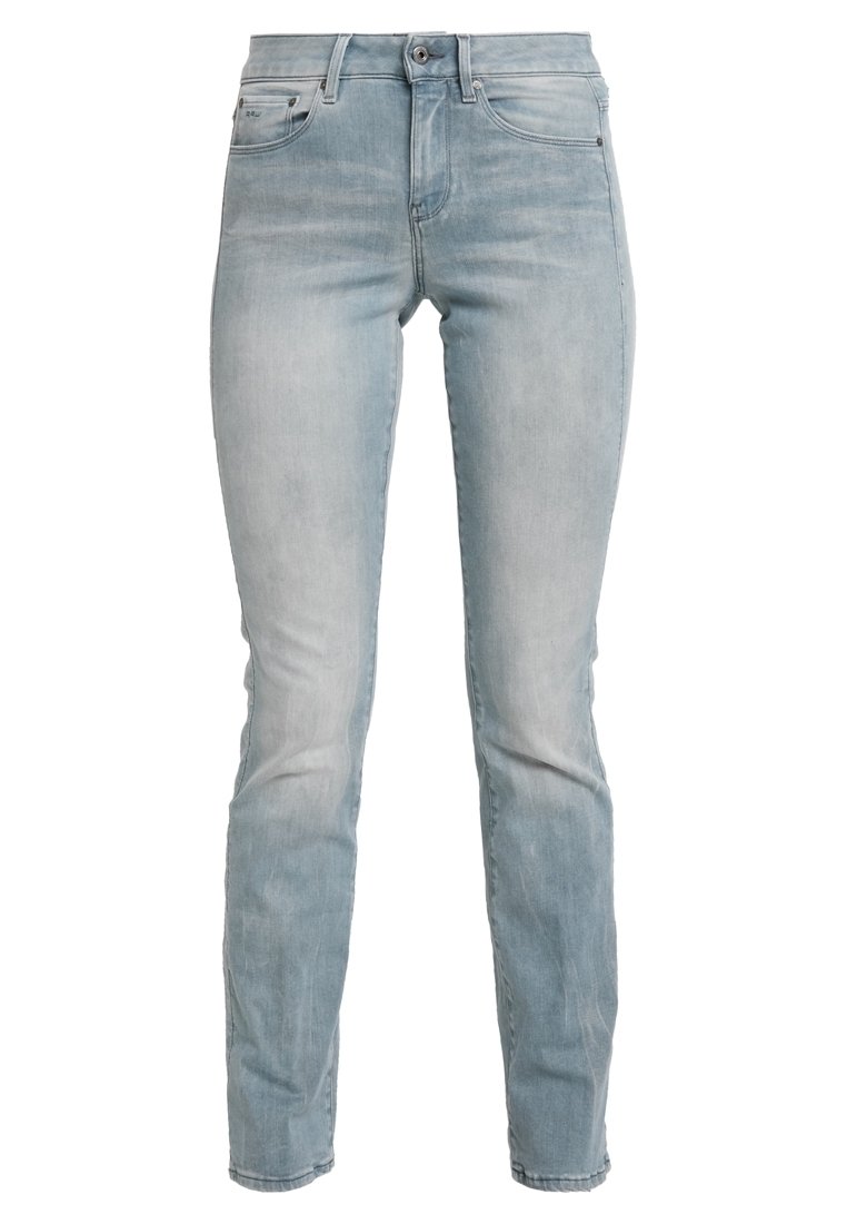 Jeans ajustados de color azul claro con detalles desgastados, cierre frontal de botón y cremallera, y diseño de cinco bolsillos.