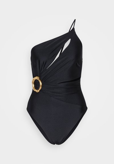 Schwarzer Einteiler-Badeanzug mit asymmetrischem Design, seitlichen Ausschnitten und einer goldenen, runden Akzentuierung in der Taille. Hergestellt aus glattem, dehnbarem Stoff.