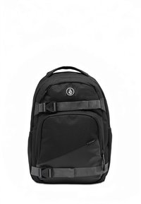 Schwarzer Rucksack aus strukturiertem Stoff, graue Träger und eine Vordertasche. Mit Logo, verstellbarer Schnalle und minimalistischem Design.