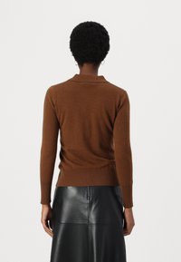 pure cashmere CLASSIC SWEATER - Pulóver - deep camel