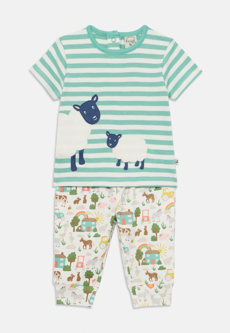 Pruhovaná zeleno-bílá košile se aplikacemi ovcí, v kombinaci s vzorovanými kalhotami s farmářskými zvířaty a scenériemi v různých barvách.