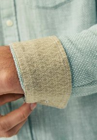 Thumbnail Image 6