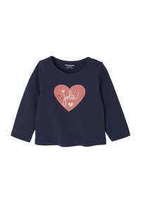 Marineblauses Langarmshirt mit Rundhalsausschnitt, das ein pinkes Herzgrafik und das Wort "Jolie!" in Weiß zeigt, aus weicher Baumwolle.