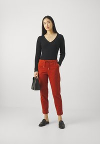 Max Mara Leisure CALCIO - Pulover - nero