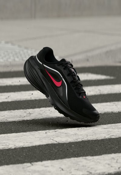 Nike Performance NIKE DOWNSHIFTER 14