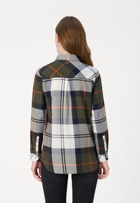 Barbour MOORLAND SHIRT - Blusa com botões - olive/spiced pumpkin