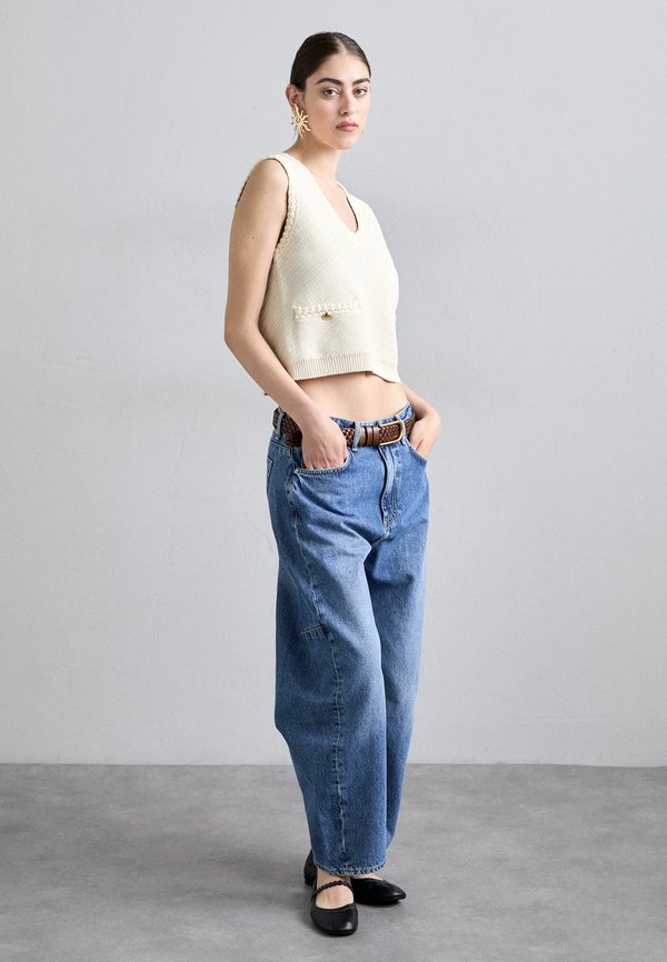 CLAIRE VNECK VEST - Top4