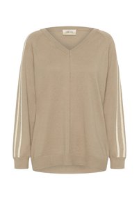 Beige V-Ausschnittpullover mit langen Ärmeln, der weiße Streifen entlang der Ärmel hat. Weicher Stoff und lockere Passform. Markenetikett am Ausschnitt sichtbar.