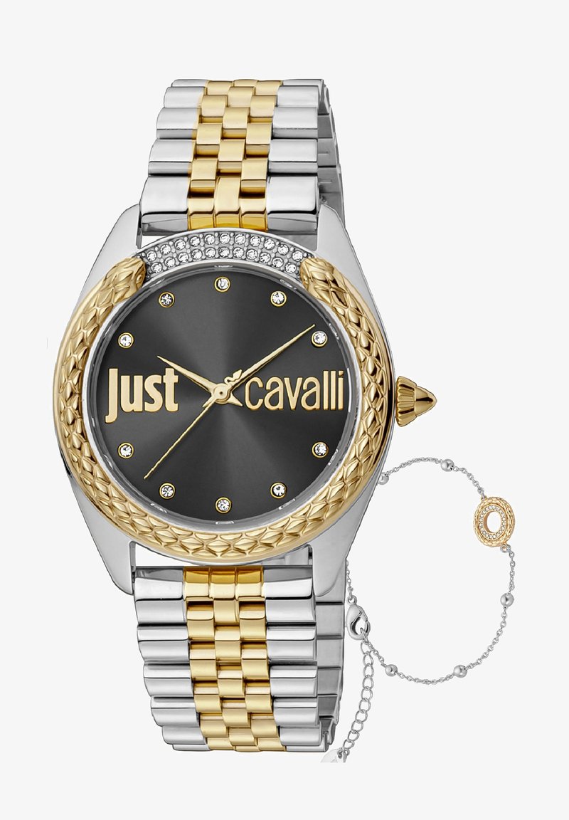 Srebrno i zlatno-tonski metalni ručni sat s crnim brojčanikom, kristalnim detaljima te teksturiranim zlatnim okvirom s oznakom "Just Cavalli".