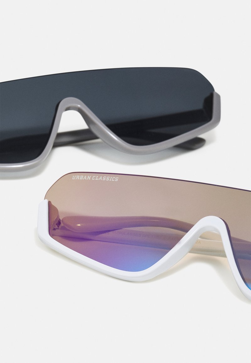 Herren Taschen & Koffer | Urban Classics SPETSES 2 PACK UNISEX Sonnenbrille white/hollographic/darkgrey/black/weiß - XI74345 Herren Taschen & Koffer | Urban Classics SPETSES 2 PACK UNISEX Sonnenbrille white/hollographic/darkgrey/black/weiß - XI74345