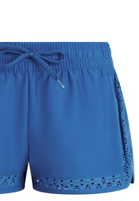 Pantalones cortos deportivos azules con cintura elástica, cordón ajustable y patrones decorativos cortados con láser a lo largo de los lados y el dobladillo.