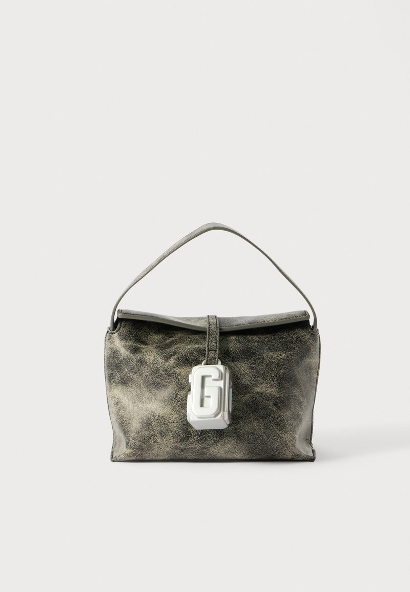Borsa in pelle grigia metallica con forma strutturata, manico piatto e chiusura con logo G bianco sul davanti.