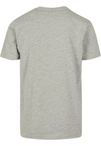 T-shirt gris à manches courtes avec col rond et un tissu lisse, légèrement texturé. Design uni sans motifs ni embellissements.