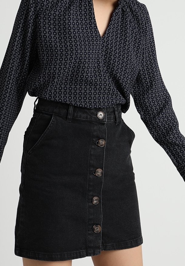 Black denim skirt with a high waist, front button closure, and two side pockets. Features a fitted shape and sturdy stitching.