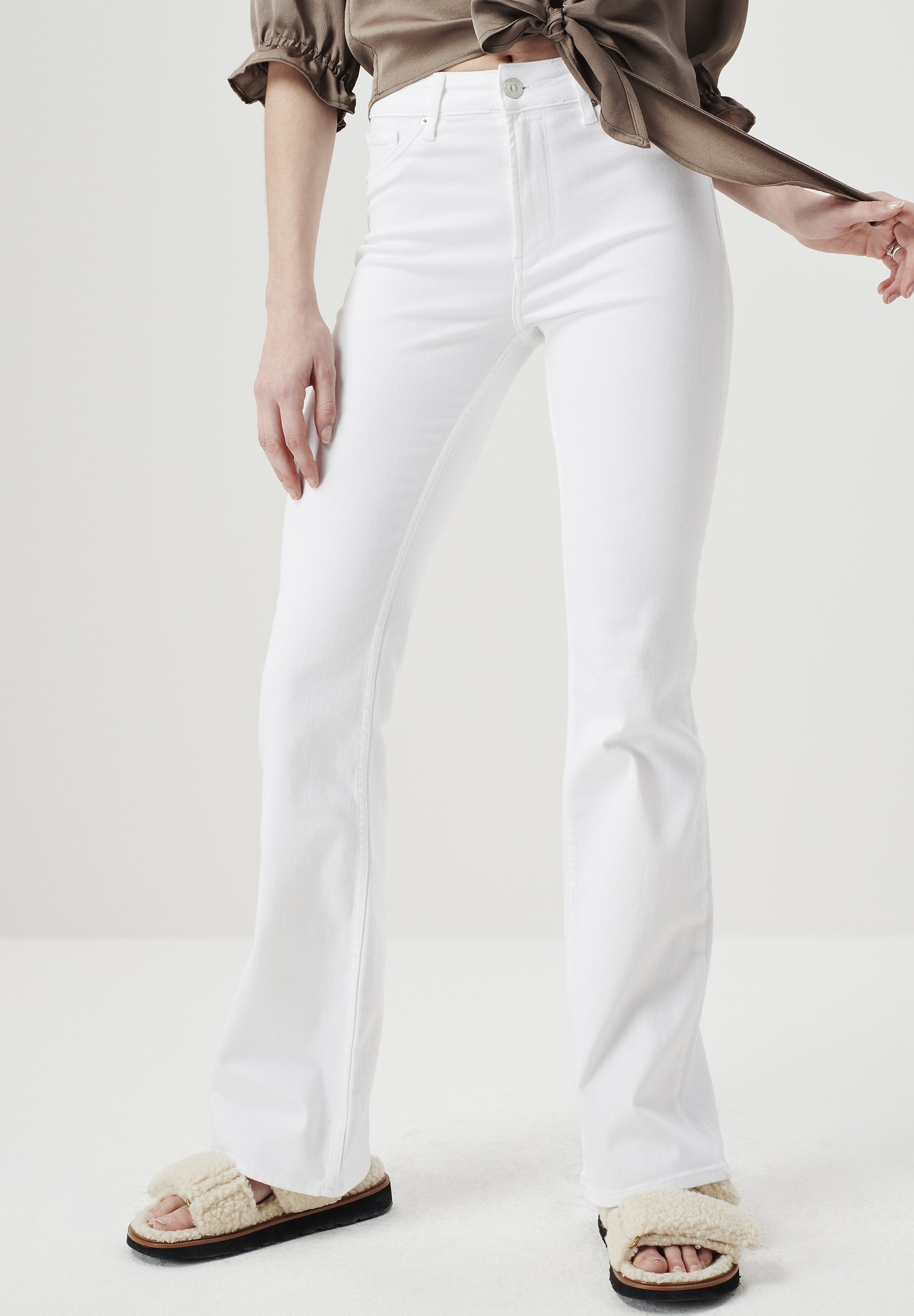 Costes JILL - Flared Jeans - white/weiß 