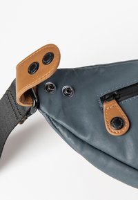 Aunts & Uncles ICHIKAWA - Gürteltasche - cosmic void