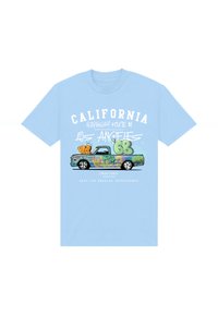 Světle modré tričko s grafikou klasického náklaďáku, na kterém je graffiti a text "California Route 66 Los Angeles" v tučném bílém písmu.