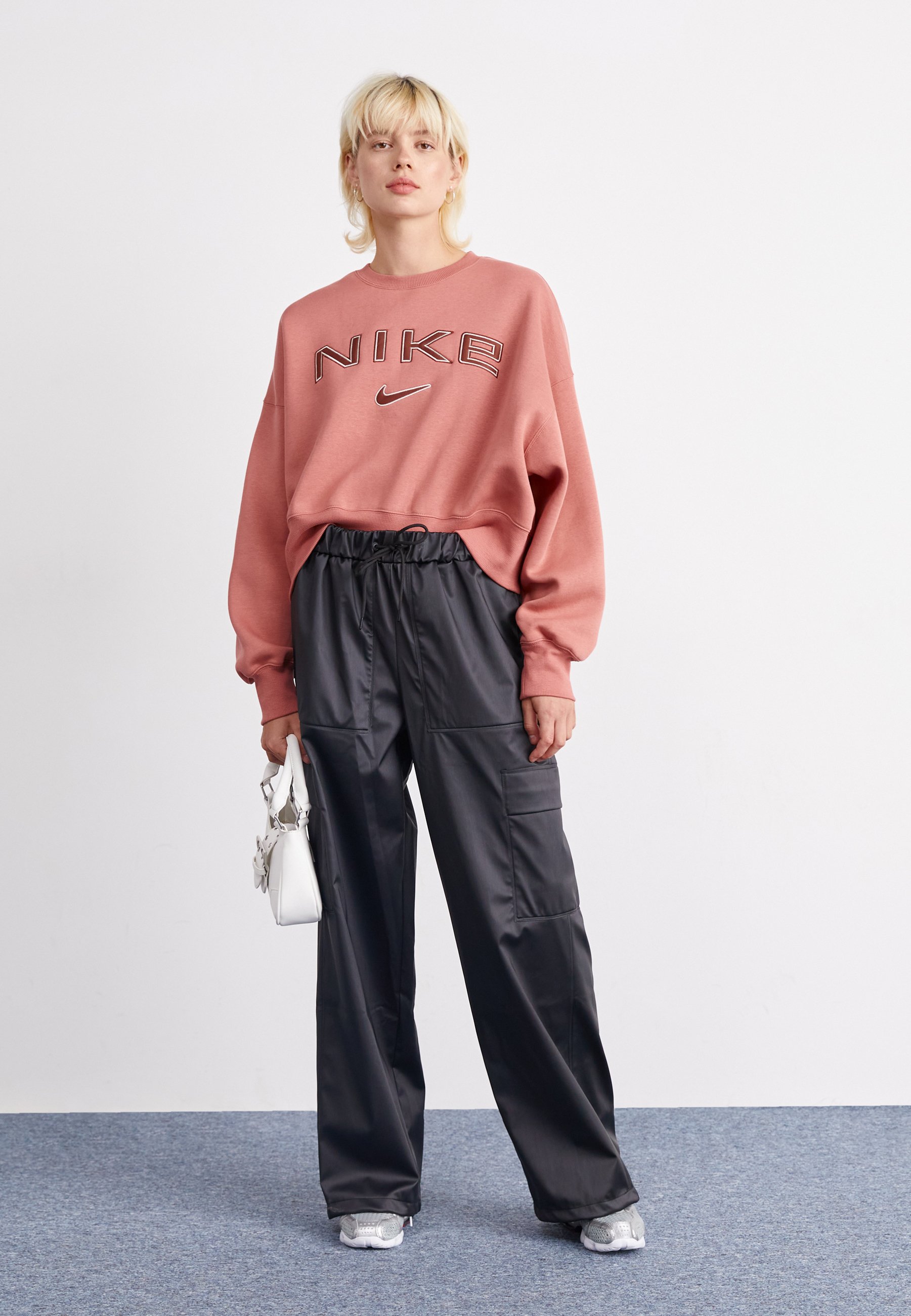 pink nike sweat outfit