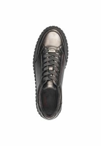 Mustad musta nahast tossud ümmarguse varbaga, paeltega ees, pehmendatud kraega ja tekstureeritud kummitald. Siseosa sisaldab pehmet voodrit ja logo detailsust.