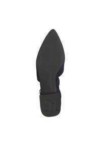 Chaussure à talon haut en daim bleu marine avec un bout pointu et une semelle en caoutchouc noire, présentant un petit accent doré près du talon.