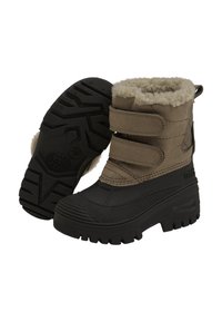 Bruine waterdichte laarzen met een zachte beige fleece voering, dubbele klittenbandsluitingen, rubberen zolen en een gestructureerd patroon voor grip.