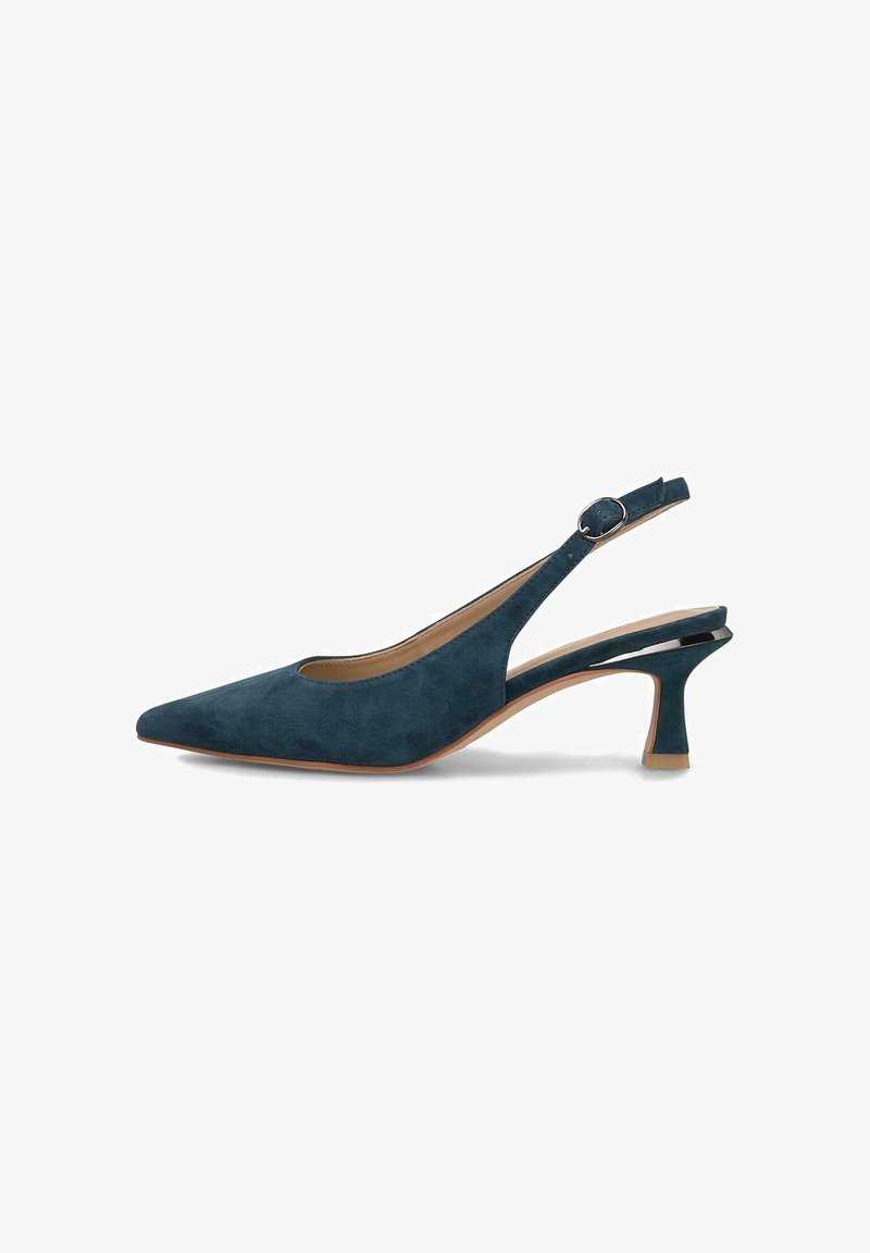 Zapato de tacón destalonado en ante azul oscuro, con un tacón delgado, correa de tobillo ajustable y un diseño minimalista.
