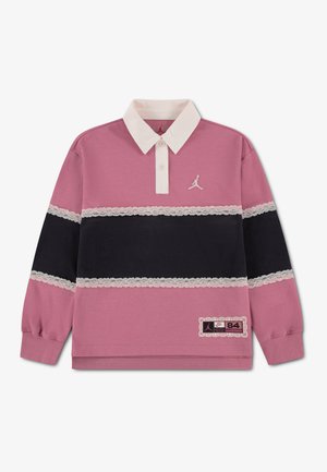 Maillot de rugby rose à manches longues avec col blanc, bande noire sur la poitrine bordée de dentelle, petit logo Jumpman et écusson avec "84" sur le bas avant.