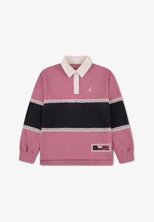 Maillot de rugby rose à manches longues avec col blanc, bande noire sur la poitrine bordée de dentelle, petit logo Jumpman et écusson avec "84" sur le bas avant.