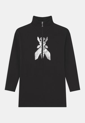Zwarte longsleeve met hoge kraag en een ritssluiting aan de voorkant. Heeft een zilveren grafisch ontwerp in het midden, gemaakt van zachte stof.