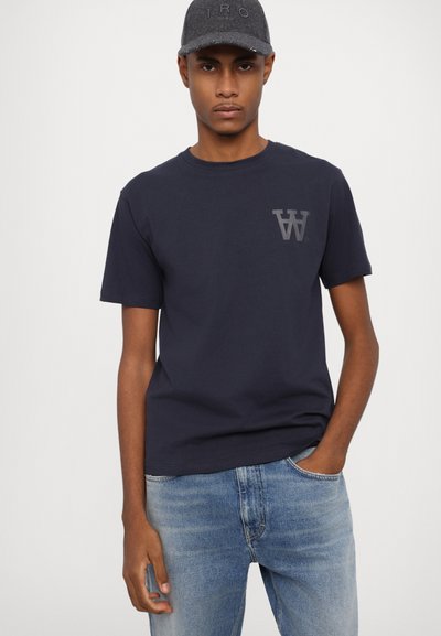 WOOD WOOD ACE CHEST PRINT UNISEX - Camiseta estampada - dark navy