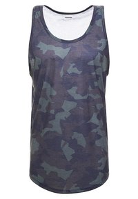Ærmeløs tanktop i marineblå og grå camouflage-mønster, lavet af letvægtsstof med rund halsudskæring og afslappet pasform.