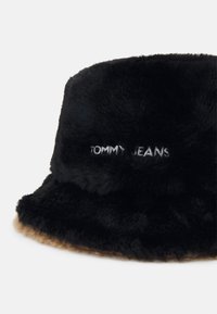 Tommy Jeans LINEAR BUCKET HAT - Pălărie - black/drifty dunes