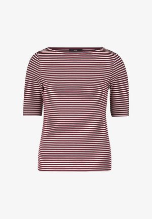 Czerwono-biała, prążkowana bluzka z krótkim rękawem, o kwadratowym dekolcie i miękkim, elastycznym materiale; poziome paski pokrywają całą odzież.