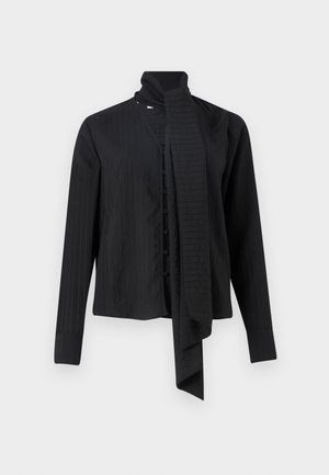 Camicia nera a maniche lunghe con colletto a risvolto e dettaglio di sciarpa morbida. Presenta righe verticali e chiusura con bottoni sul davanti.