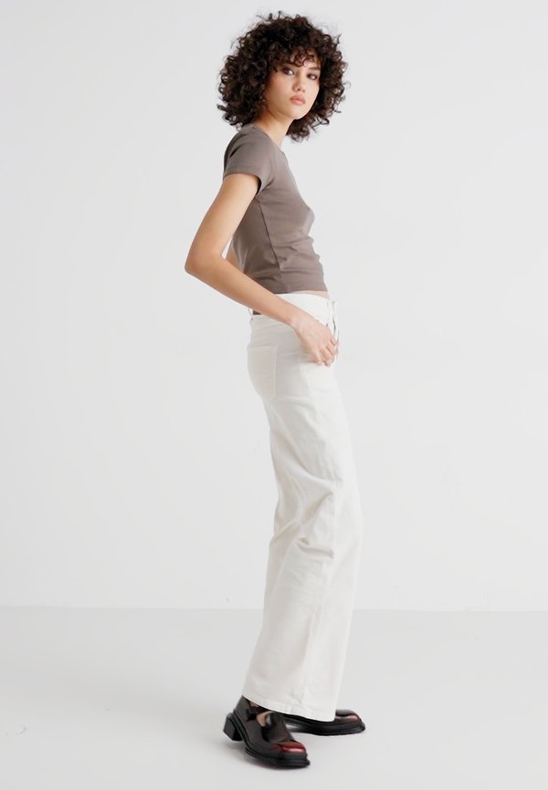 BASIC TIGHT - Basic T-shirt - beige2