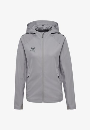 Chaqueta gris claro con cremallera y capucha, con una textura suave, bolsillos laterales y un pequeño logo en el pecho.