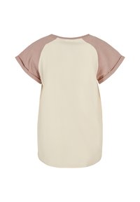 Kortermet raglan-skjorte med kremfarget kropp og støvrosa ermer, vist bakfra på hvit bakgrunn.