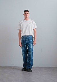 Palm Angels PAXLATIMES NEWS - Traperice ravnih nogavica - denim medium blue