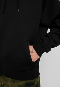 Urban Classics RAGLAN ZIP POCKET HOODY - Felpa con cappuccio - black