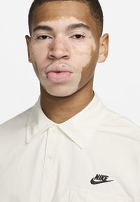 Nike Sportswear SHORT-SLEEVE OXFORD - Camicia - sail black