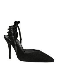 Scarpa slingback nera in suede con tacco alto e punta affusolata, con una fascia decorata da accenti raggruppati e dettagli in strass lungo il lato.