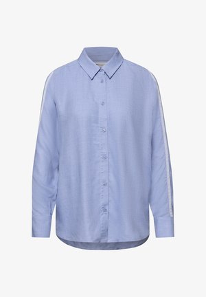 Camicia a maniche lunghe azzurro chiaro con collo classico e una striscia bianca che corre lungo le maniche.