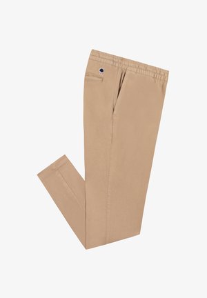 Pantaloni beige con vita elastica, tasche laterali e posteriori, con un piccolo logo scuro a forma di albero vicino alla cintura.