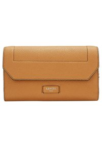 Portefeuille en cuir tan avec texture grainée, doté d'une fermeture à rabat et d'un logo embossé. Bords arrondis et coutures contrastantes.