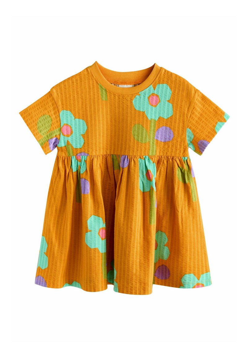 Vestido corto de manga corta naranja con acabado texturizado, con grandes flores turquesas y detalles en púrpura, cintura fruncida para una silueta acampanada.