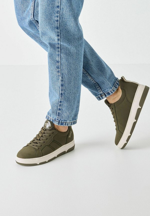 SNEAKER - Sneaker low - olive nubuc