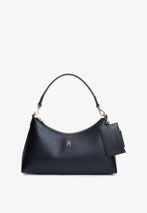 Sac à main en cuir noir avec fermeture éclair et ferrures dorées, poignée unique, et pochette assortie en cuir noir attachée.