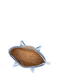 Sac à main bleu clair avec doublure intérieure beige, marqué "WITTCHEN", et une poche zippée à l'intérieur, présenté de dessus avec le dessus ouvert.